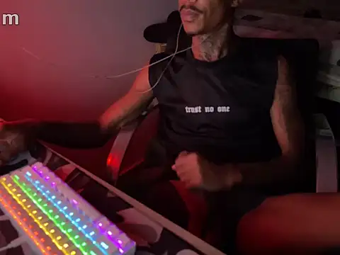 Snapshot of pxgusta chatting on 11/16/25, 10:04 pxgusta online show from 11/16/25, 10:04