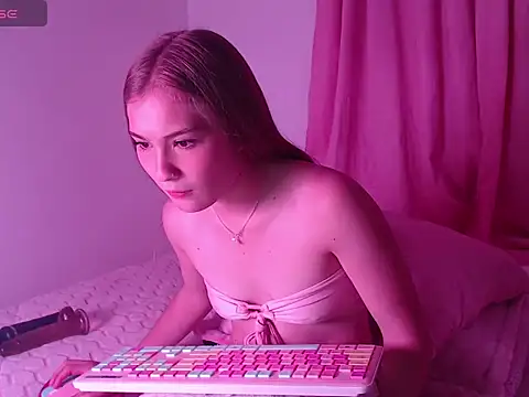 LIA BAKE online show from 11/24/25, 03:17