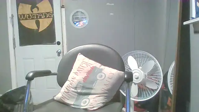 Snapshot of trickydickydaddy chatting on 04/08/26, 05:51 trickydickydaddy online show from 04/08/26, 05:51