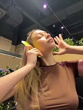 SashaCatt online show from 12/21/25, 08:54