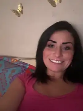 Snapshot of ValayaNoire chatting on 11/12/25, 04:07 ValayaNoire online show from 11/12/25, 04:07