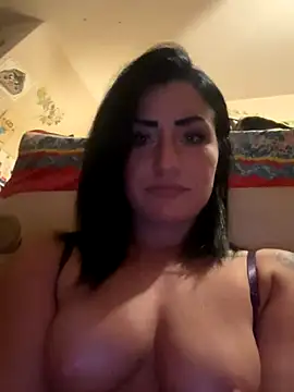 Snapshot of ValayaNoire chatting on 11/19/25, 10:59 ValayaNoire online show from 11/19/25, 10:59