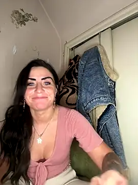 Snapshot of ValayaNoire chatting on 12/14/25, 11:26 ValayaNoire online show from 12/14/25, 11:26