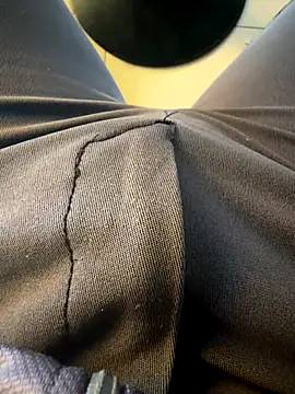 Snapshot of Cubuzinu chatting on 12/23/25, 07:50 Cubuzinu online show from 12/23/25, 07:50