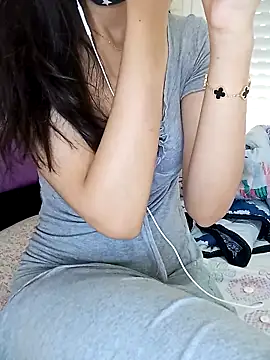 Snapshot of Faton_x chatting on 03/15/26, 04:24 Faton x online show from 03/15/26, 04:24