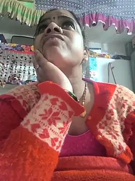 Snapshot of Hot_suini chatting on 12/18/25, 04:24 Hot suini online show from 12/18/25, 04:24