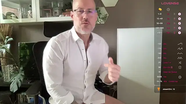 Snapshot of the_new_fit_rubinho chatting on 03/24/26, 08:30 the new fit rubinho online show from 03/24/26, 08:30