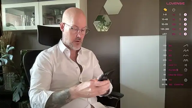 Snapshot of the_new_fit_rubinho chatting on 03/27/26, 06:52 the new fit rubinho online show from 03/27/26, 06:52