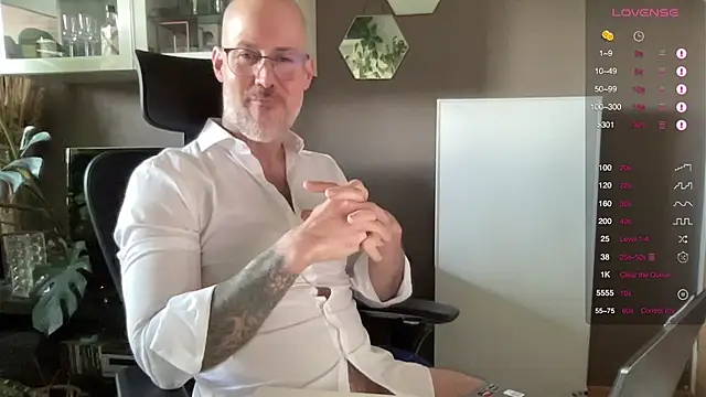 Snapshot of the_new_fit_rubinho chatting on 04/01/26, 08:59 the new fit rubinho online show from 04/01/26, 08:59