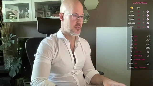 Snapshot of the_new_fit_rubinho chatting on 04/08/26, 07:08 the new fit rubinho online show from 04/08/26, 07:08