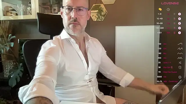 Snapshot of the_new_fit_rubinho chatting on 04/09/26, 06:02 the new fit rubinho online show from 04/09/26, 06:02