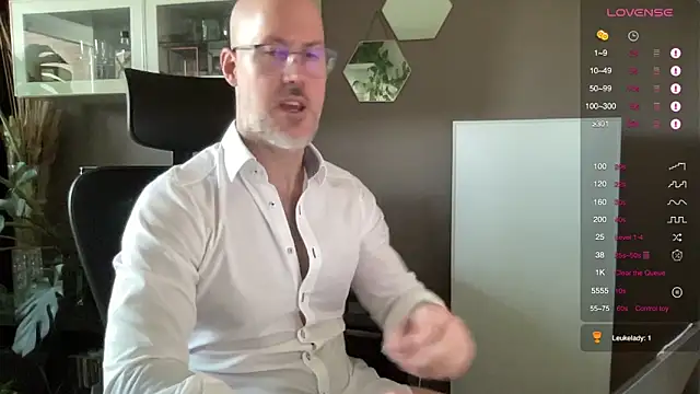 Snapshot of the_new_fit_rubinho chatting on 04/17/26, 07:22 the new fit rubinho online show from 04/17/26, 07:22