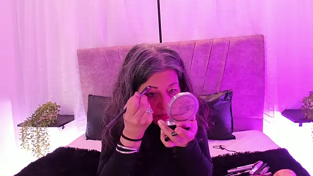 Victoriaa Anderson online show from 04/18/26, 01:59