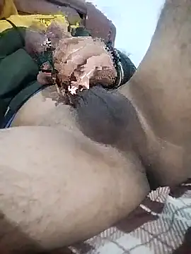 Snapshot of EchoicLox chatting on 12/15/25, 01:59 EchoicLox online show from 12/15/25, 01:59