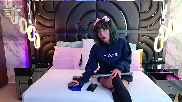 BunnySexyy18 online show from 12/15/25, 07:18