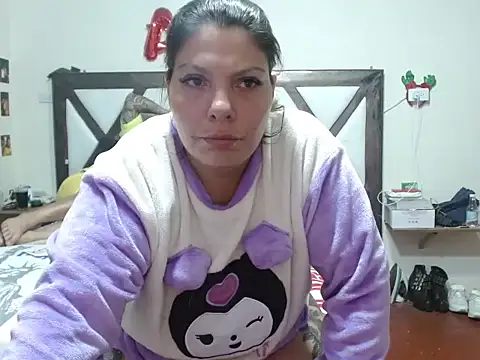 Snapshot of kendraandtommy chatting on 11/21/25, 03:49 kendraandtommy online show from 11/21/25, 03:49