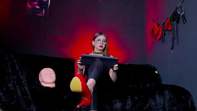 MartinaStones online show from 12/03/25, 09:02