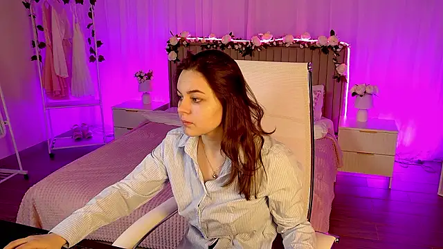 FrancescaCavaliere online show from 03/03/26, 06:41