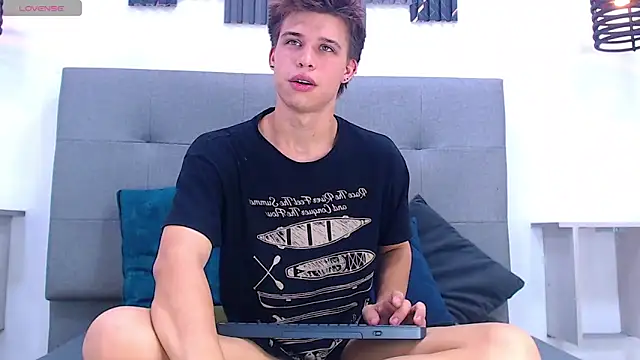 Snapshot of Liam_York_ chatting on 03/28/26, 07:24 Liam York online show from 03/28/26, 07:24