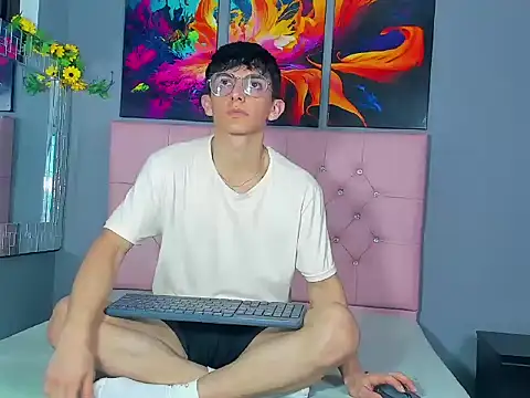 ElanGiraldo online show from 02/09/26, 11:42