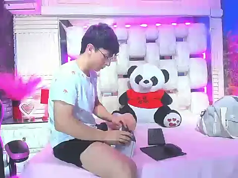 ElanGiraldo online show from 03/21/26, 12:04