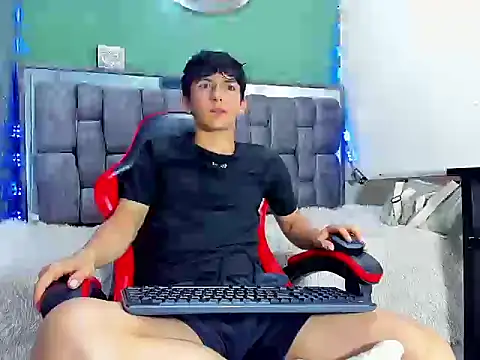 ElanGiraldo online show from 04/07/26, 11:04