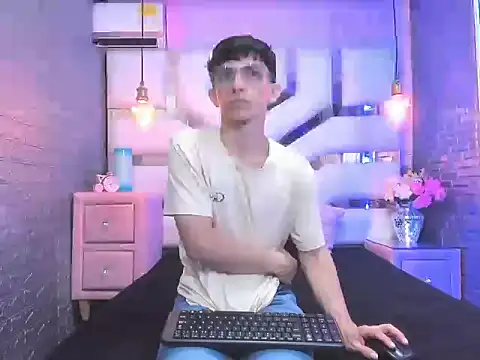 ElanGiraldo online show from 04/12/26, 09:31