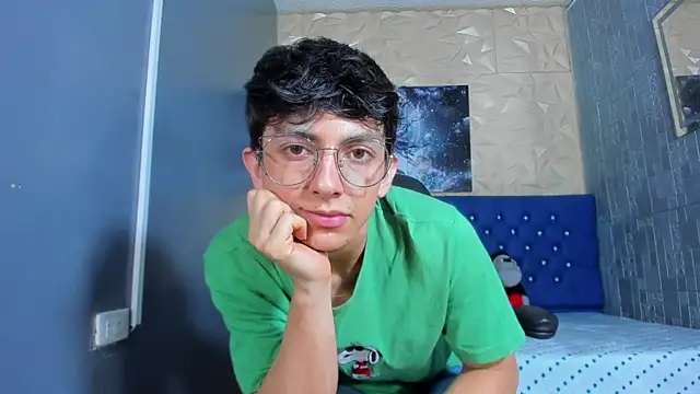 Snapshot of ElanGiraldo chatting on 07/04/26, 10:49 ElanGiraldo online show from 07/04/26, 10:49