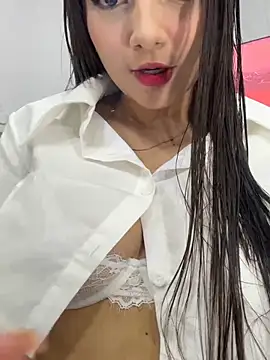 EmmiiGlow online show from 01/11/26, 02:27