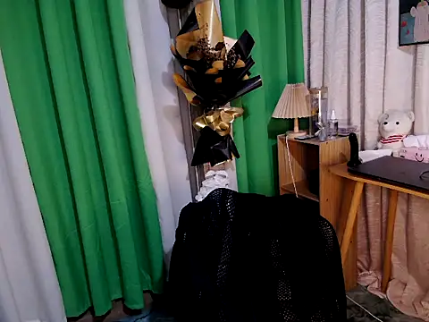 ur hot jenelle online show from 04/09/26, 07:19