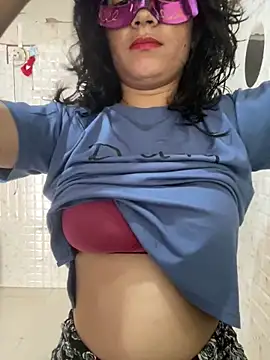 Snapshot of Red_Queen_11 chatting on 11/16/25, 07:47 Red Queen 11 online show from 11/16/25, 07:47