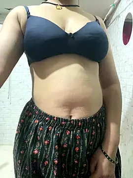 Snapshot of Red_Queen_11 chatting on 11/17/25, 06:57 Red Queen 11 online show from 11/17/25, 06:57