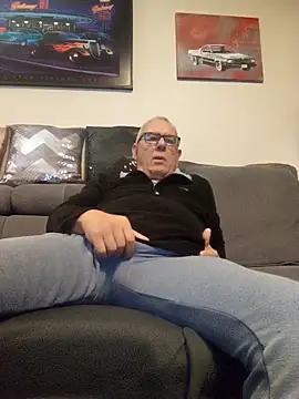 andy-1961 online show from 11/15/25, 07:54