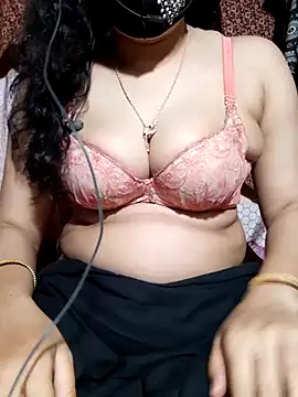 Snapshot of HotGirl23231 chatting on 04/17/26, 06:44 HotGirl23231 online show from 04/17/26, 06:44