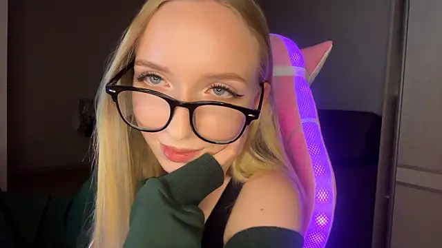 Snapshot of LaceDream chatting on 11/11/25, 09:15 LaceDream online show from 11/11/25, 09:15