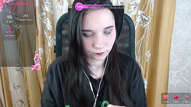 Snapshot of KateForYou chatting on 12/05/25, 09:51 KateForYou online show from 12/05/25, 09:51