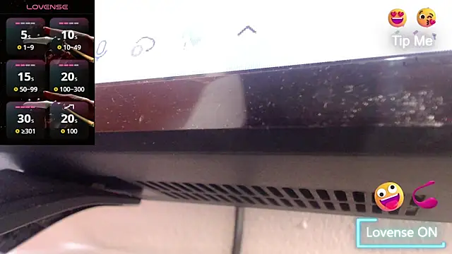 Snapshot of chloe_cherry_ chatting on 11/26/25, 06:31 chloe cherry online show from 11/26/25, 06:31