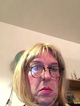 Snapshot of simone_xdressing chatting on 01/19/25, 12:49 simone xdressing online show from 01/19/25, 12:49