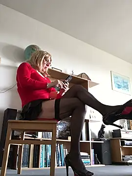 Snapshot of simone_xdressing chatting on 03/16/25, 10:11 simone xdressing online show from 03/16/25, 10:11