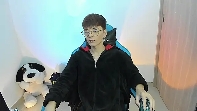 Snapshot of RYO_BLEU_ chatting on 11/18/25, 11:58 RYO BLEU online show from 11/18/25, 11:58