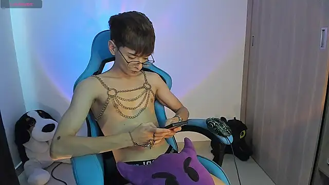 Snapshot of RYO_BLEU_ chatting on 12/15/25, 03:16 RYO BLEU online show from 12/15/25, 03:16