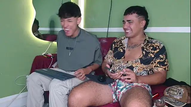 Snapshot of hank_hand chatting on 11/12/25, 12:11 hank hand online show from 11/12/25, 12:11