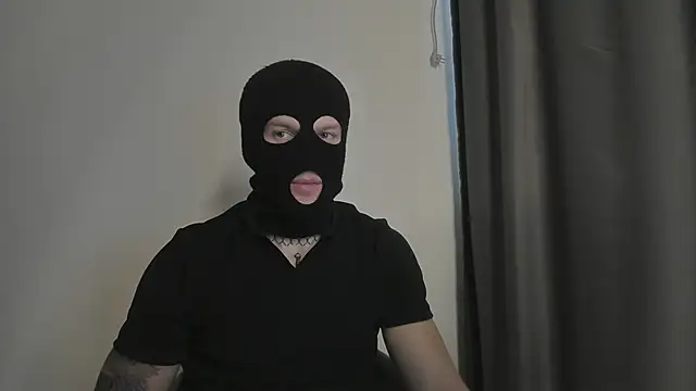 Snapshot of Huntall77 chatting on 11/12/25, 07:20 Huntall77 online show from 11/12/25, 07:20