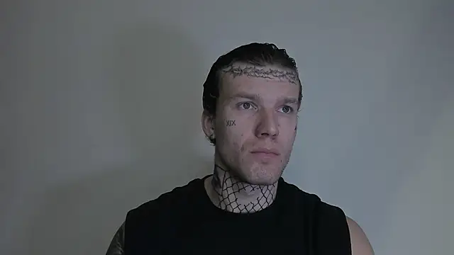 Snapshot of Huntall77 chatting on 11/13/25, 02:21 Huntall77 online show from 11/13/25, 02:21