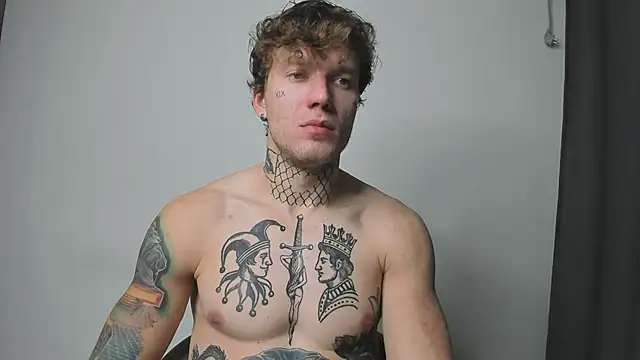 Snapshot of Huntall77 chatting on 11/15/25, 06:48 Huntall77 online show from 11/15/25, 06:48