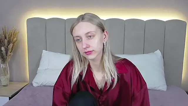 Snapshot of RachaelCute chatting on 04/04/26, 04:00 RachaelCute online show from 04/04/26, 04:00