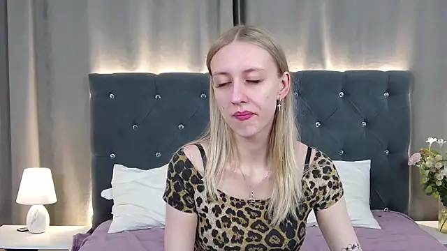 Snapshot of RachaelCute chatting on 04/17/26, 04:15 RachaelCute online show from 04/17/26, 04:15