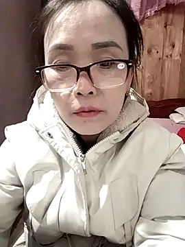 Feeling-hot online show from 11/19/25, 06:41