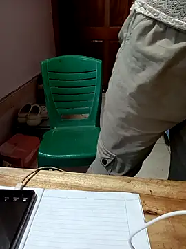 Feeling-hot online show from 12/23/25, 04:54