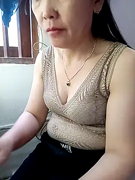 Feeling-hot online show from 04/14/26, 05:35